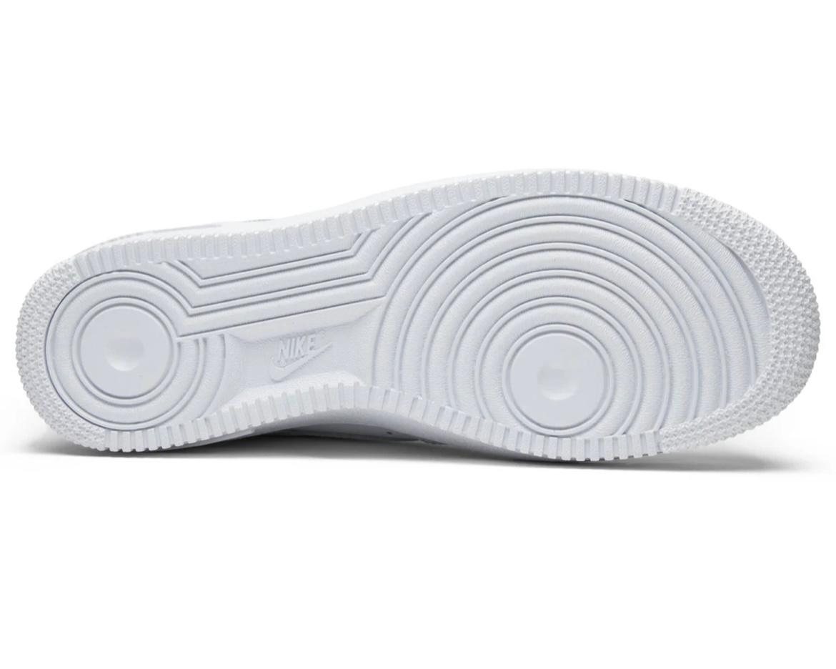 NIKE AIR FORCE ONE TRIPLE WHITE - Image 4